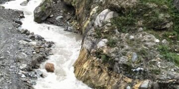 केदारनाथ यात्रा के मुख्य पड़ाव गौरीकुंड में जल भराव से बढ़ी मुश्किलें