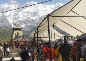 प्रशासन की अनूठी पहल,यात्रियों की सुविधा हेतु केदार धाम में लगाये गये रेन शेल्टर