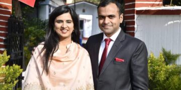 वर्ल्ड इंटरनेशनल प्रतियोगिता में रुद्रप्रयाग डीएम मयूर दीक्षित की पत्नी प्रज्ञा दीक्षित ने बतौर फाइनलिस्ट किया प्रतिभाग, हुईं सम्मानित