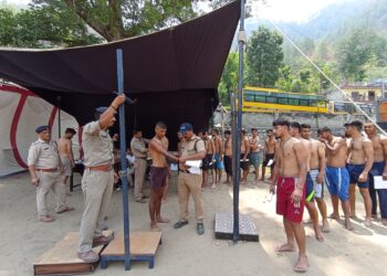 आरक्षी पुलिस,पीएसी एवं फायरमैन भर्ती की  शारीरिक दक्षता परीक्षा गुलाबराय मैदान में  हुई शुरु