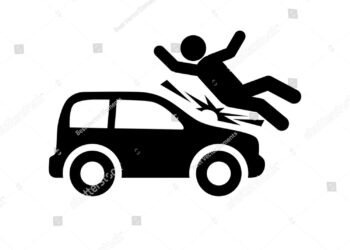 तेज रफ्तार कार ने मारी महिला को टक्कर,देखें वीडियो 👇