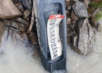 कौडियाला के पास खाई में जा गिरी कार,रेस्क्यू ऑपरेशन जारी