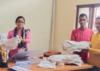 नगर पंचायत तिलवाड़ा की अनूठी पहल:सिंगल यूज प्लास्टिक पर पूर्ण प्रतिबंध लगने के बाद महिलाओं को रोजगार से जोड़कर तैयार करवाये जा रहे कपड़े के थैले