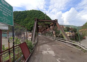 जर्जर हो चुके बेलणी पुल पर भारी वाहनों की आवाजाही हुई बन्द