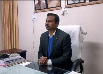 डीएम ने छात्र-छात्राओं को दिए आईएएस बनने के टिप्स