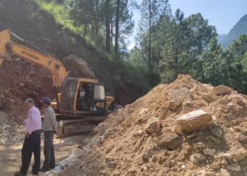 15 सालों बाद भी सड़क के हाल और बदहाल