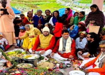 नर-नारायण डोली का  बामिणी गांव में फूलों से किया गया स्वागत