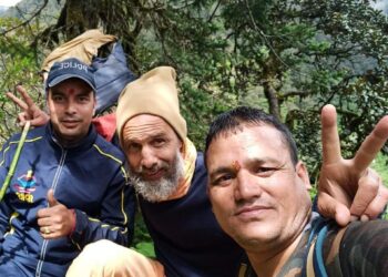 डोडीताल ट्रैक से लापता पर्यटक को एसडीआरएफ ने किया सकुशल रेस्क्यू