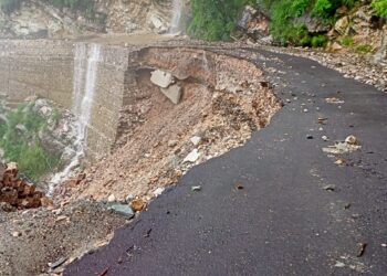 रैंतोली-जसोली-पाबो-नगरासू मोटर मार्ग बन्द होने से दर्जन भर गाँवो का मुख्यालय से संपर्क टूटा