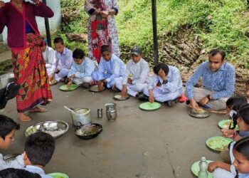 मिड डे मील के तहत तीन दिन स्कूलों में बनेगा विशेष भोज