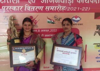 गीता रावत तीलू रौतेली पुरुष्कार व रंजना अवस्थी को आंगनबाड़ी कार्यकर्ता सम्मान मिलने पर क्षेत्रवासियों में ख़ुशी
