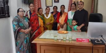 भाजपा महिला मोर्चा ने डीएम परिवार संग मनाया रक्षाबंधन का त्यौहार