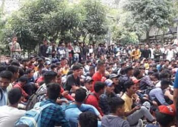 अग्निवीर भर्ती के लिए प्रमाण पत्र बनाने को तहसील में उमड़ी युवाओं की भीड़