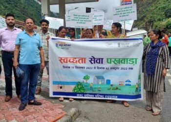 नगर को स्वच्छ रखने के लिए नगर पालिका रुद्रप्रयाग ने निकाली जन जागरूकता रैली