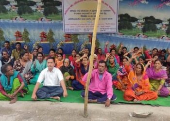 कोटेश्वर बांध प्रभावित ग्रामीणों ने रोड जाम कर धरना दिया