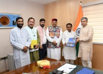 रेलवे प्रभावितों की समस्याओं को लेकर रुद्रप्रयाग विधायक भरत सिंह चौधरी ने रेलवे मंत्री से की मुलाकात