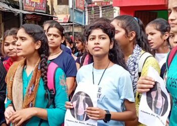 अंकिता की हत्या के विरोध में रुद्रप्रयाग मुख्यालय में विभिन्न संगठनों ने किया जमकर प्रदर्शन,लगाई न्याय की गुहार
