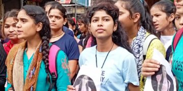 अंकिता की हत्या के विरोध में रुद्रप्रयाग मुख्यालय में विभिन्न संगठनों ने किया जमकर प्रदर्शन,लगाई न्याय की गुहार