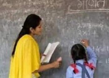 गांव की लड़की के हवाले स्कूल छोड़कर टीचर नदारद, CEO की जांच में खुले राज
