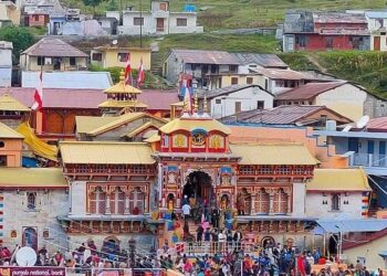 बदरीनाथ धाम के सिंह द्वार में आईं दरारें,एएसआई जांच में हुआ खुलासा