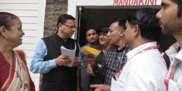मंदिर समिति अध्यक्ष के खिलाफ पत्रकारों ने सीएम से की मुलाकात, विभिन्न संगठनों से जुड़े पत्रकारों ने सीएम से की मुलाकात, मंदिर समिति में हुई धांधलियों की होगी जांच: धामी