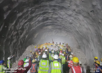 ऋषिकेश-कर्णप्रयाग रेल परियोजना की मुख्य टनल का पहला ब्रेक थ्रो नरकोटा मे हुआ पूर्ण