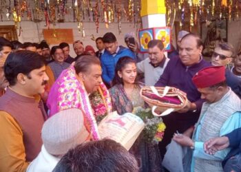 प्रसिद्ध उद्योगपति मुकेश अम्बानी ने किए बद्रीनाथ और केदारनाथ के दर्शन