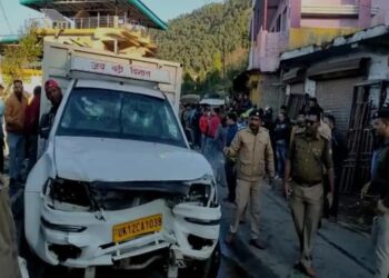 खाड्यूंसैंण बाजार में पिकअप लोडर और स्कूटी की भिड़ंत, 2 युवकों की मौत