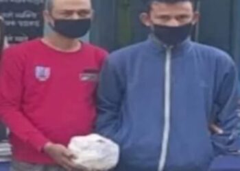 चरस तस्करी कर रहे दो लोगों को पुलिस ने धरा