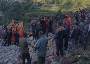 मकानों पर बोल्डर गिरने से चार लोगों की मौत!