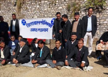 धरना प्रदर्शन कर,अधिवक्ताओं ने किया कार्यबहिष्कार