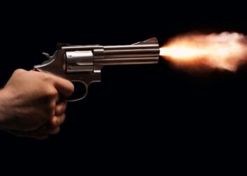 ट्यूशन से घर लौट रही छात्रा पर फायरिंग,मचा हड़ंकप