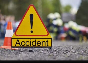 यहां हुआ दर्दनाक हादसा,कार खाई में गिरी