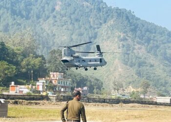 केदारनाथ में चल रहे पुनर्निर्माण कार्यों में तेजी लाने हेतु वायु सेना के चिनूक हेलीकॉप्टर से परिवहन का कार्य शुरू