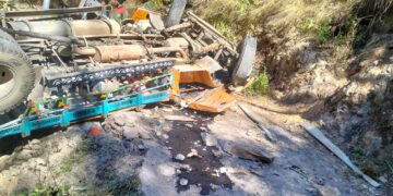 त्रियुगीनारायण से सोनप्रयाग की ओर आ रहा गहरी खाई में गिरा कैंटर वाहन,चालक की मौत