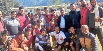 दिवंगत पर्वतारोहियों के नाम फुटबॉल प्रतियोगिता का हुआ शुभारंभ