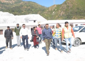 ऋषिकेश-कर्णप्रयाग रेल परियोजना के निर्माण कार्यों का डीएम रुद्रप्रयाग ने स्थलीय निरीक्षण कर लिया जायजा