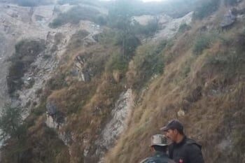 हादसे का शिकार हुआ वाहन,वाहन में सवार बताये जा रहे 12 लोग