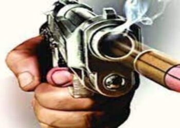 तमंचा व कारतूस लेकर 10वीं का छात्र पहुंचा 12वीं के छात्र को जान से मारने स्कूल