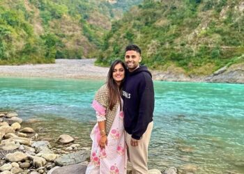 पत्नी देविशा के साथ उत्तराखंड की खुबसूरत वादियों में छुट्टियां बिताने पंहुचे क्रिकेटर सूर्यकुमार यादव