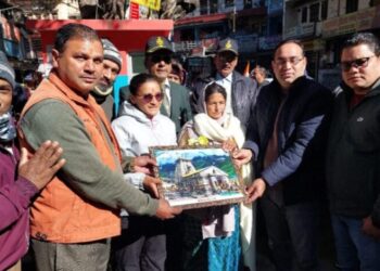 किलिमंजारों चोटी को फहत कर गृह जनपद रुद्रप्रयाग पहुंचने पर प्रीति का हुआ जोरदार स्वागत