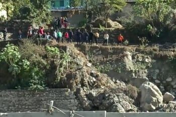 पिथौरागढ़ में नेपाल की ओर से पत्थरबाजी,निर्माण कार्य में लगे मजदूरों में मची अफरा-तफरी