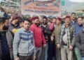 धर्मांतरण के विरोध में सड़कों पर उतरे व्यापारी, पुरोला में बाजार बंद कर किया धरना प्रदर्शन