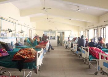 बढ़ती ठंड से बेहाल बेस अस्पताल श्रीकोट