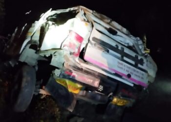 बोलेरो वाहन दुर्घटनाग्रस्त, दो लोगों की हुई मृत्यु, घायल व्यक्ति को भिजवाया हायर सेन्टर