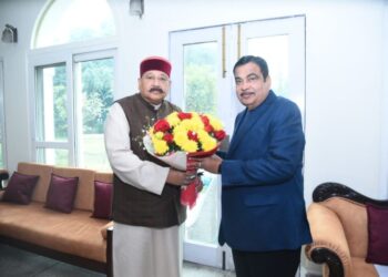 गडकरी से महाराज की शिष्टाचार भेंट, केंद्रीय मंत्री से सड़कों के लिए सीआरआईएफ से की बजट की मांग