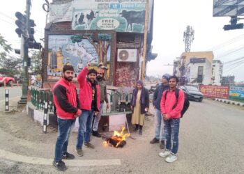 मुलायम सिंह यादव को पद्म विभूषण देने के विरोध में उत्तराखंड स्टूडेंट फेडरेशन ने फूंका केंद्र सरकार का पुतला