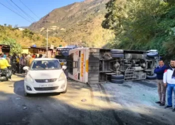 हल्द्वानी से अल्मोड़ा जा रही बस दुर्घटनाग्रस्त, एक महिला की मौत, 6 गंभीर घायल