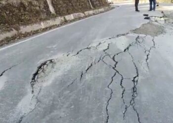 हालात चिंताजनक…धंस रहा बदरीनाथ राजमार्ग,पड़ रहीं दरारें