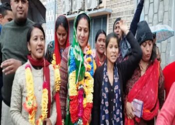 चमोली जिला पंचायत अध्यक्ष रजनी भंडारी की बर्खास्तगी पर HC की रोक